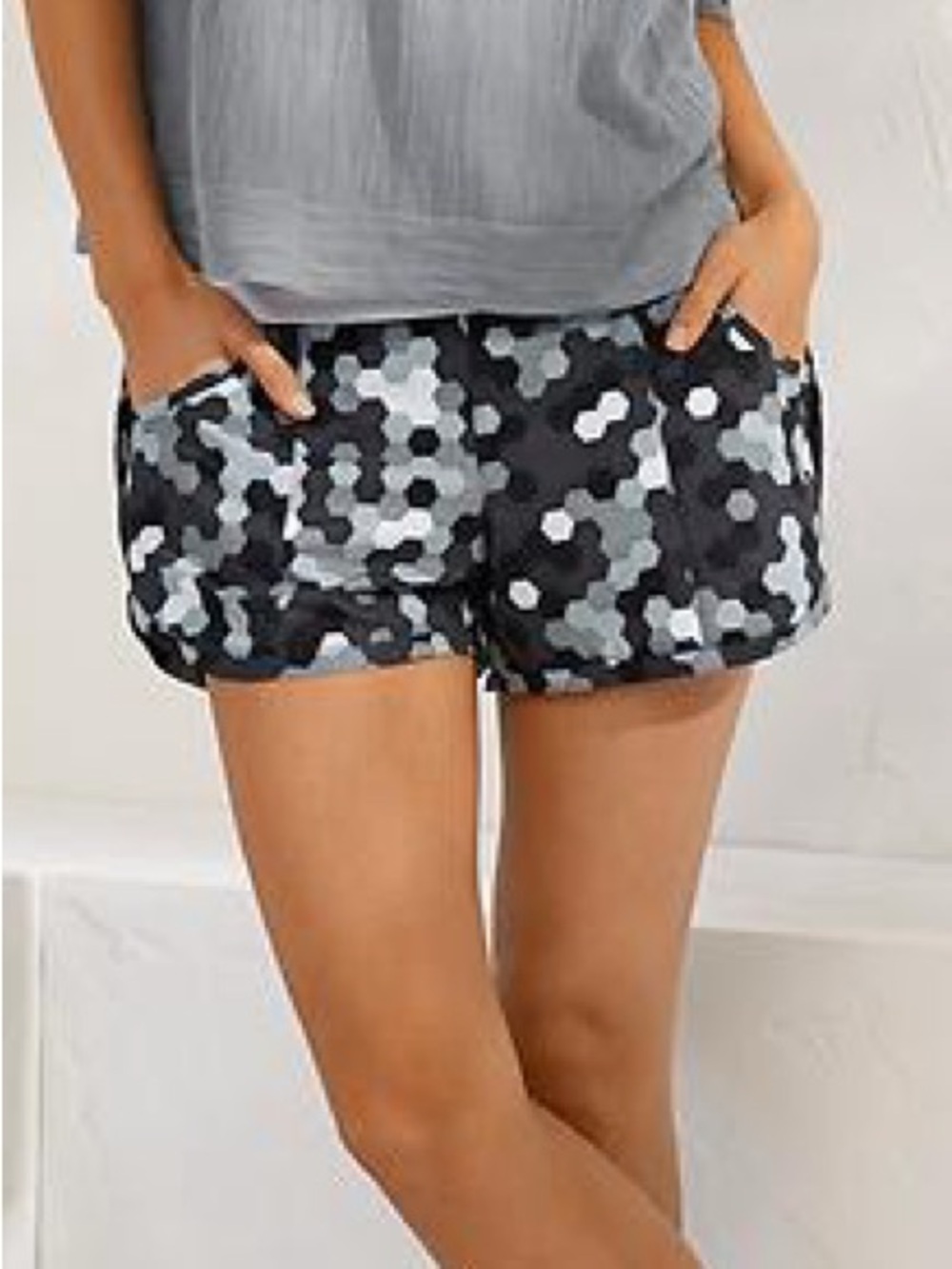 Athleta Hex Stellar 3” Short Black White Grey Pockets Womens Size Medium